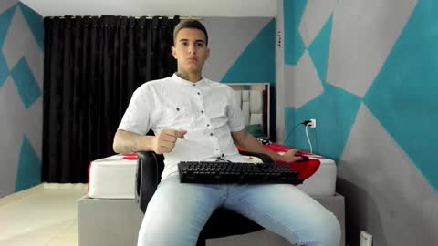 Snapshot of simonkeler chatting on December 30, 2024, 11:28 pm SIMON KELER online show from December 30, 2024, 11:28 pm