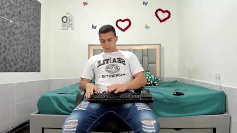 Snapshot of simonkeler chatting on October 18, 2025, 2:25 am SIMON KELER online show from October 18, 2025, 2:25 am