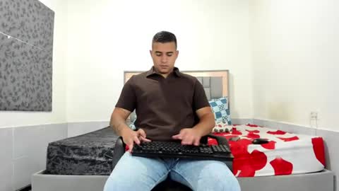 SIMON KELER online show from July 29, 2026, 5:27 am