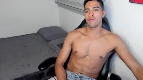 Snapshot of simple_guyy chatting on April 8, 2026, 4:01 am Andrey online show from April 8, 2026, 4:01 am