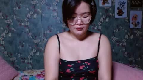 Snapshot of simply_niki chatting on December 2, 2025, 6:03 pm zia online show from December 2, 2025, 6:03 pm