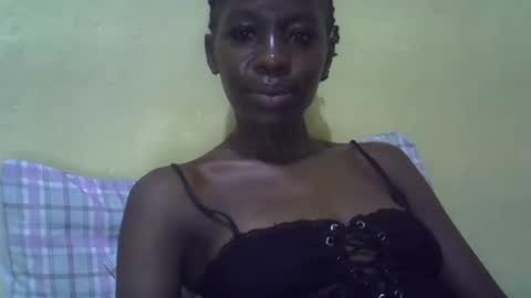 simplyloy33 online show from April 15, 2026, 11:16 pm