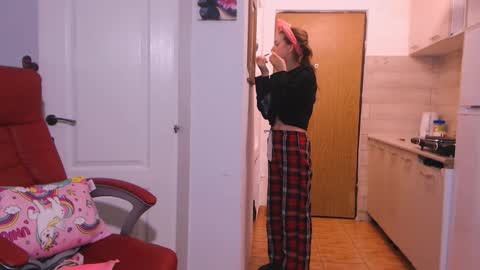 simyhvn online show from January 17, 2026, 5:12 am