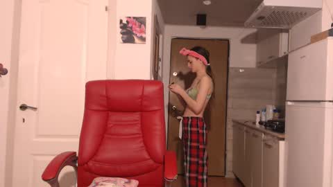 simyhvn online show from February 9, 2026, 6:28 am