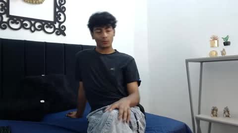 Snapshot of sinboy_ chatting on April 20, 2026, 11:02 am online show from April 20, 2026, 11:02 am