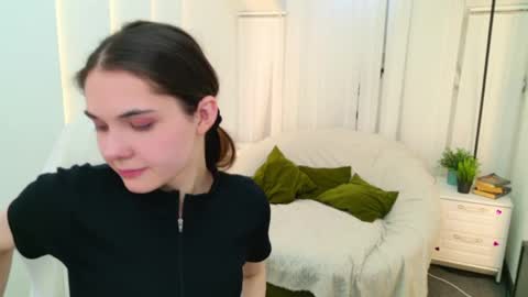 sindell_cryell online show from May 18, 2026, 4:07 am