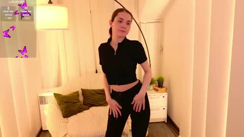 sindell_cryell online show from June 22, 2026, 9:12 pm