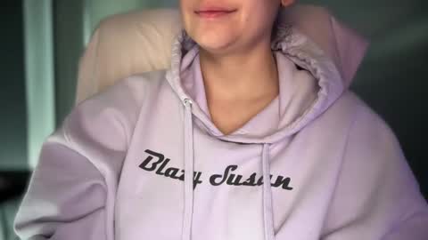 Sindra online show from September 12, 2025, 3:34 pm