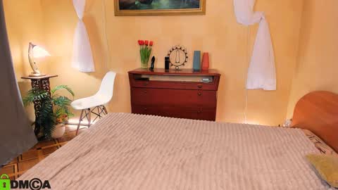 Sindy online show from December 17, 2024, 2:33 pm