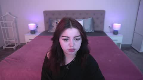 Snapshot of sinfulkittenn chatting on June 4, 2026, 12:44 pm Kira online show from June 4, 2026, 12:44 pm