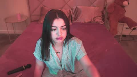 Snapshot of sinfulkittenn chatting on June 6, 2026, 6:18 am Kira online show from June 6, 2026, 6:18 am