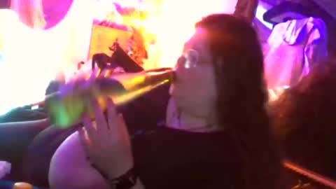 Siofra online show from September 22, 2025, 11:45 am