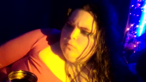 Siofra online show from November 14, 2025, 11:42 am