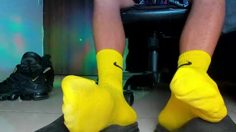 Snapshot of sir_kev66 chatting on May 1, 2026, 6:40 am only foot worshipers here online show from May 1, 2026, 6:40 am