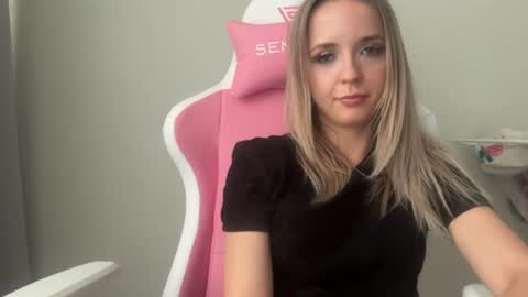 Sisi Bunny online show from June 11, 2026, 4:49 pm