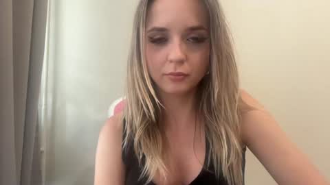 Sisi Bunny online show from June 22, 2026, 4:37 pm