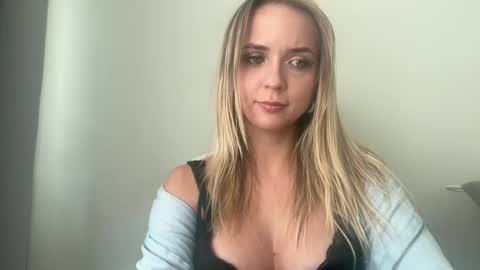 Sisi Bunny online show from July 13, 2026, 4:10 pm