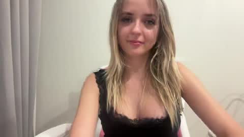 Sisi Bunny online show from July 28, 2026, 7:39 pm