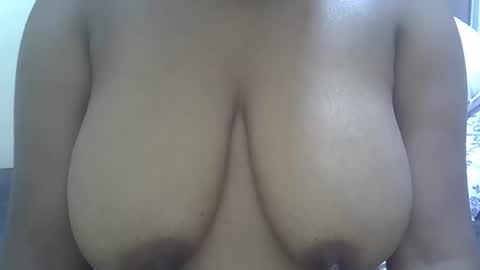 Snapshot of sisibrown97 chatting on April 20, 2026, 11:17 pm brown online show from April 20, 2026, 11:17 pm
