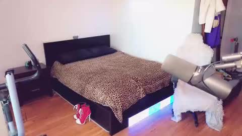 Ashleigh Mak online show from September 9, 2025, 8:08 pm