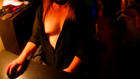 red online show from October 31, 2025, 4:02 am