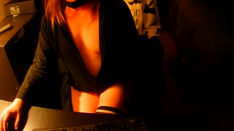 red online show from November 17, 2025, 7:25 am