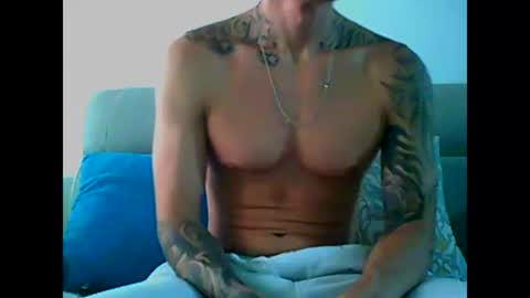 Snapshot of skater19xxx chatting on March 5, 2025, 8:32 pm miguel online show from March 5, 2025, 8:32 pm