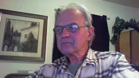 Snapshot of skeeeziks chatting on May 1, 2026, 1:32 am skeeeziks online show from May 1, 2026, 1:32 am