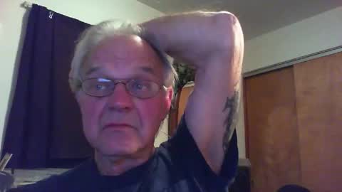 Snapshot of skeeeziks chatting on May 3, 2026, 2:06 am skeeeziks online show from May 3, 2026, 2:06 am