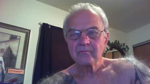 Snapshot of skeeeziks chatting on May 13, 2026, 1:47 am skeeeziks online show from May 13, 2026, 1:47 am