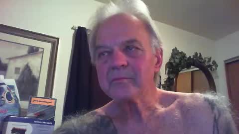 Snapshot of skeeeziks chatting on May 19, 2026, 1:56 am skeeeziks online show from May 19, 2026, 1:56 am