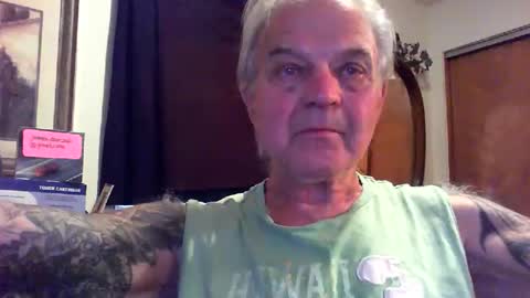 Snapshot of skeeeziks chatting on May 25, 2026, 12:38 am skeeeziks online show from May 25, 2026, 12:38 am