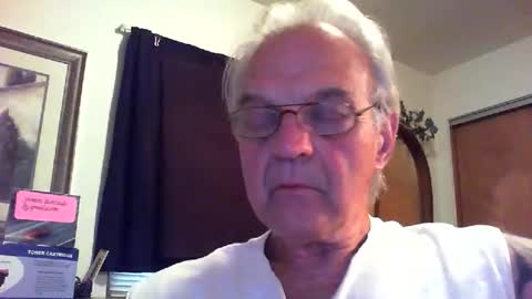 Snapshot of skeeeziks chatting on June 7, 2026, 11:08 pm skeeeziks online show from June 7, 2026, 11:08 pm
