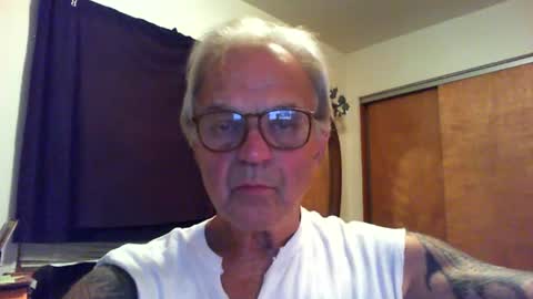 Snapshot of skeeeziks chatting on August 2, 2026, 4:00 am skeeeziks online show from August 2, 2026, 4:00 am