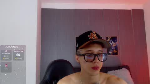 skinny_bigcock20 online show from June 3, 2026, 9:42 pm