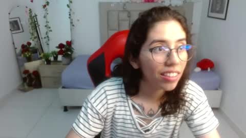 Snapshot of skinny_hot723 chatting on May 29, 2026, 1:25 am Raelle online show from May 29, 2026, 1:25 am
