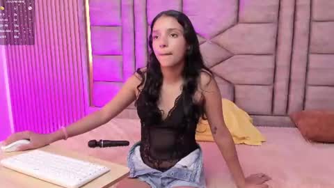 Snapshot of skinny_sarayx chatting on July 23, 2026, 6:17 pm skinny_sarayx online show from July 23, 2026, 6:17 pm