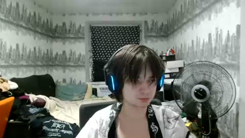 skinnycuteb0y online show from July 28, 2026, 1:12 am