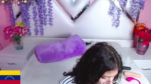 Snapshot of skinnyhorny_ chatting on December 29, 2024, 5:10 am SKINNYHORNY online show from December 29, 2024, 5:10 am