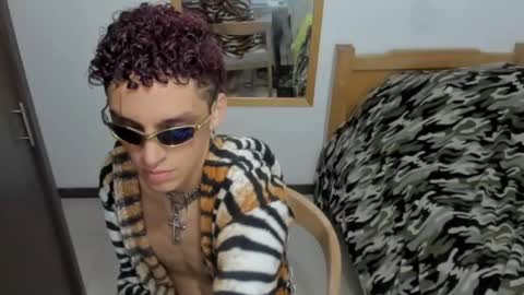 Snapshot of skinnypipe15 chatting on October 20, 2025, 11:43 am skinnypipe15 online show from October 20, 2025, 11:43 am