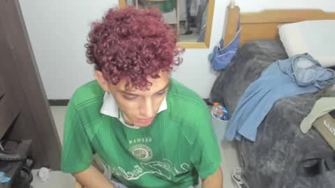 Snapshot of skinnypipe15 chatting on October 27, 2025, 4:05 am skinnypipe15 online show from October 27, 2025, 4:05 am