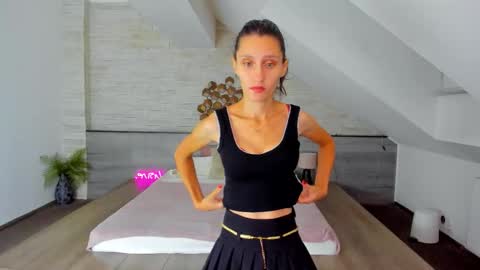 Julia online show from October 3, 2025, 4:20 am