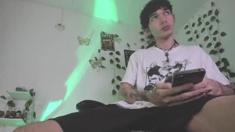 skiny_dann online show from April 3, 2026, 4:54 am