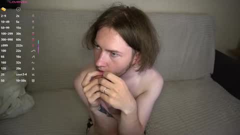 Snapshot of skip_london chatting on October 8, 2025, 9:45 pm Andrew online show from October 8, 2025, 9:45 pm