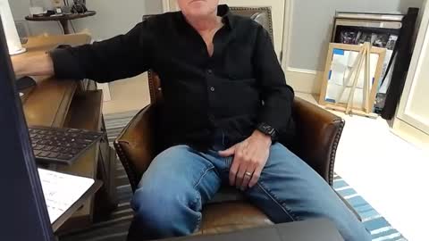 Snapshot of skr235 chatting on February 18, 2025, 10:47 pm skr235 online show from February 18, 2025, 10:47 pm