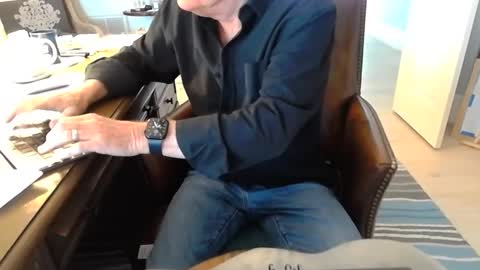 Snapshot of skr235 chatting on February 20, 2025, 12:25 pm skr235 online show from February 20, 2025, 12:25 pm