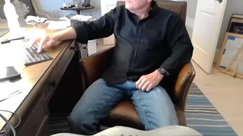 Snapshot of skr235 chatting on February 20, 2025, 10:48 pm skr235 online show from February 20, 2025, 10:48 pm