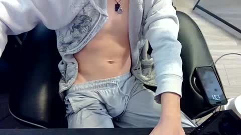 Snapshot of skrogdog chatting on May 31, 2026, 5:31 pm skrogdog online show from May 31, 2026, 5:31 pm