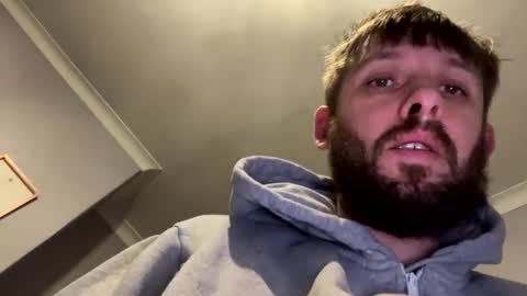 skuzzy25 online show from January 5, 2025, 2:27 am