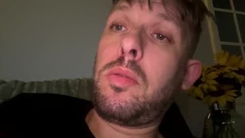 skuzzy25 online show from October 31, 2025, 7:09 am